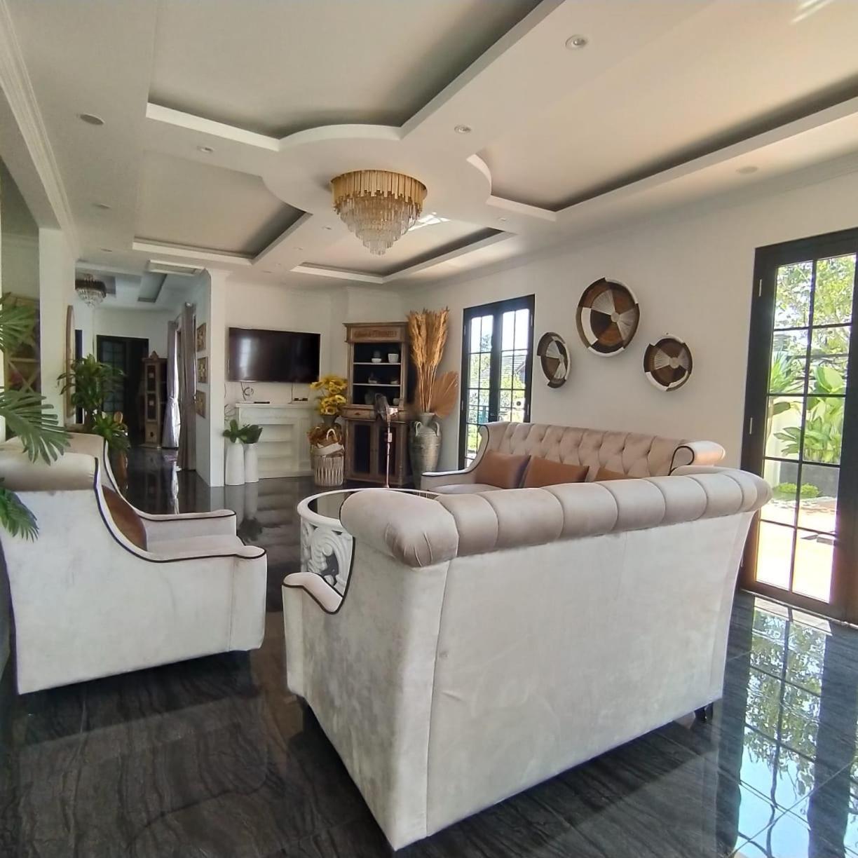 Villa Kota Bunga Malini 7 Cinengangirang Ngoại thất bức ảnh