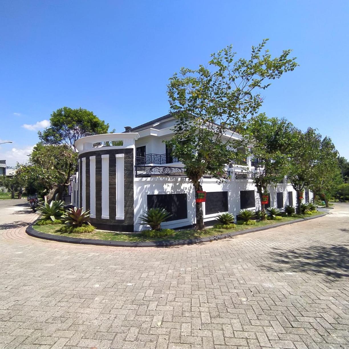 Villa Kota Bunga Malini 7 Cinengangirang Ngoại thất bức ảnh